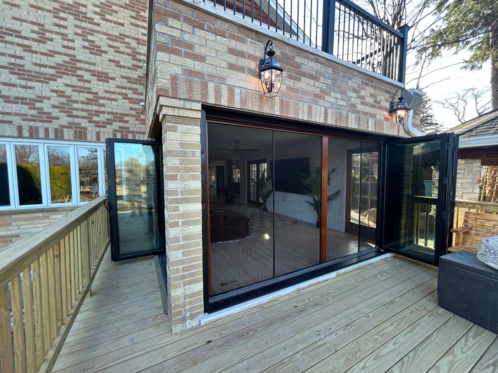 Corner bifold doors with retractable screens drawn
